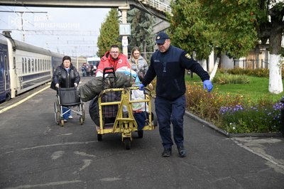 14 переселенців приїхали евакуаційним потягом з Донеччини на Рівненщину