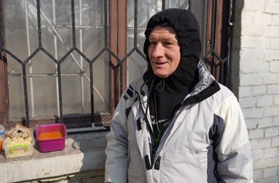 "Сьогодні я ще не їв. Люди залишають їжу — я доїм, доп’ю": як безхатченки виживають у морози в Дніпрі "Сьогодні я ще не їв. Люди залишають їжу — я доїм, доп’ю": як безхатченки виживають у морози в Дніпрі