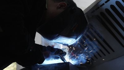 Студенти з Вінниці виготовляють пічки для військових на фронті Студенти з Вінниці виготовляють пічки для військових на фронті