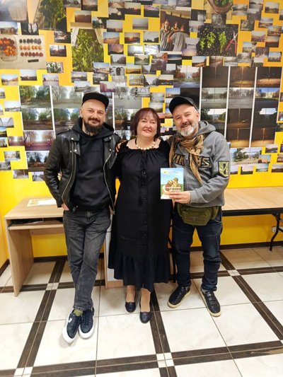 "Координати ніжності": у Краматорську презентували збірку віршів, створену під час обстрілів "Координати ніжності": у Краматорську презентували збірку віршів, створену під час обстрілів