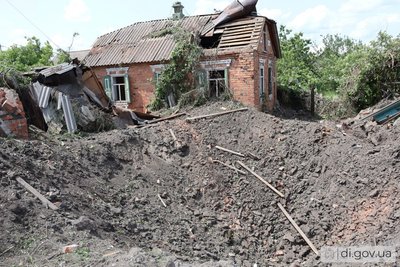 Наслідки влучання авіабомби РФ у Цупівці на Харківщині, 10 червня 2025 року Наслідки влучання авіабомби РФ у Цупівці на Харківщині, 10 червня 2025 року