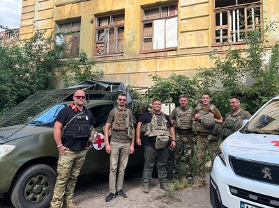 Священик-волонтер з Бродів передав ЗСУ майже 200 медичних автомобілів Священик-волонтер з Бродів передав ЗСУ майже 200 медичних автомобілів