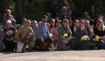 Полягли на Харківщині і Донеччині: у Луцьку попрощалися з Владиславом Кузьміним і Антоном Токарчуком Полягли на Харківщині і Донеччині: у Луцьку попрощалися з Владиславом Кузьміним і Антоном Токарчуком