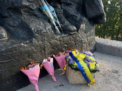 "Щоб у наших дітей була пам'ять": у Києві вшановують жертв трагедії Бабиного Яру "Щоб у наших дітей була пам'ять": у Києві вшановують жертв трагедії Бабиного Яру