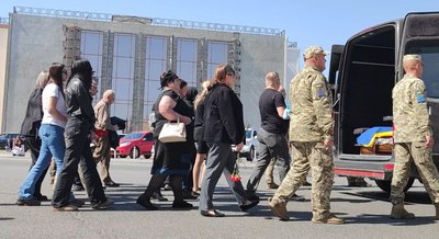 Назавжди 49: на Черкащині попрощалися з захисником Русланом Сундуком Назавжди 49: на Черкащині попрощалися з захисником Русланом Сундуком