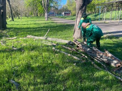 Через негоду на Одещині пошкоджені будинки та знеструмлені тисячі осель Через негоду на Одещині пошкоджені будинки та знеструмлені тисячі осель