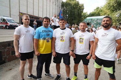 "Шаную воїнів, біжу за героїв України": жителі Донеччини та Луганщини долучились до всеукраїнського забігу "Шаную воїнів, біжу за героїв України": жителі Донеччини та Луганщини долучились до всеукраїнського забігу