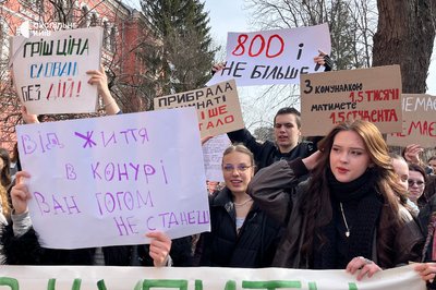 "Навіть плісняві холодно": в Києві студенти НАОМА вимагають відремонтувати гуртожиток "Навіть плісняві холодно": в Києві студенти НАОМА вимагають відремонтувати гуртожиток