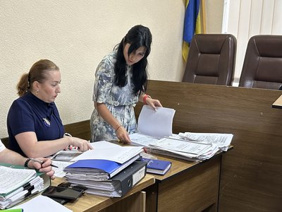 "Лежить дівчинка в рожевій курточці": що розповіли свідки про загибель дитини через падіння дерева у Кременчуці "Лежить дівчинка в рожевій курточці": що розповіли свідки про загибель дитини через падіння дерева у Кременчуці