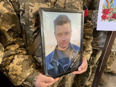 У Полтаві попрощалися із воїнами, які загинули обороняючи Україну У Полтаві попрощалися із воїнами, які загинули обороняючи Україну