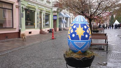 Писанка на вулиці Кобилянської