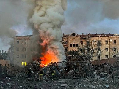 РФ вдарила авіабомбою по багатоповерхівці у Словʼянську: є поранені РФ вдарила авіабомбою по багатоповерхівці у Словʼянську: є поранені