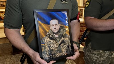 У Полтаві прощаються із захисниками Владиславом Скакуном та Дмитром Дубовим У Полтаві прощаються із захисниками Владиславом Скакуном та Дмитром Дубовим