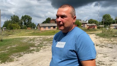 Менше кілометра до кордону з Росією: з села Костобобрів, що на Чернігівщині, виїхала третина жителів Менше кілометра до кордону з Росією: з села Костобобрів, що на Чернігівщині, виїхала третина жителів