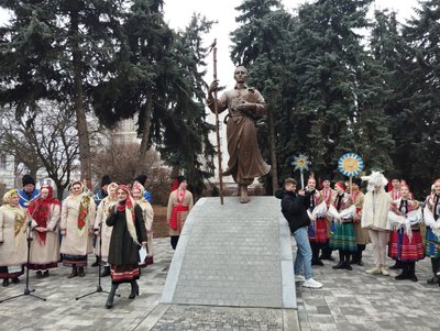 У Полтаві відкрили пам'ятник філософу та поету Григорію Сковороді У Полтаві відкрили пам'ятник філософу та поету Григорію Сковороді