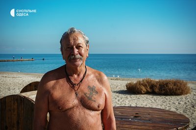 Пляжі Одеси в листопаді: люди ловлять рибу та купаються, попри міни й прохолоду. ФОТО Пляжі Одеси в листопаді: люди ловлять рибу та купаються, попри міни й прохолоду. ФОТО