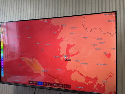 У Полтаві під час спеки щодня поливають вулиці водою