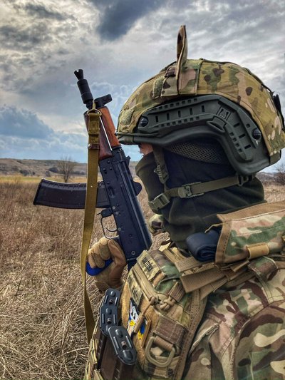 “Хлопці мене поважають, як свого”. Як воює на Донеччині 21-річна командирка стрілецького відділення на псевдо Сантехнік “Хлопці мене поважають, як свого”. Як воює на Донеччині 21-річна командирка стрілецького відділення на псевдо Сантехнік