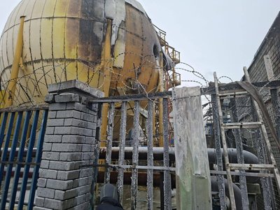 РФ ударила по американському заводу в Дніпрі, на дороги витекло 300 тонн олії. Що кажуть очевидці