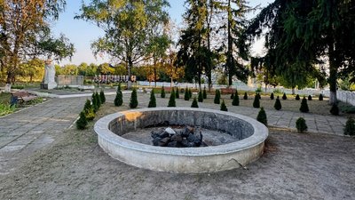 У селі на Буковині відремонтують меморіал полеглих на війні та алею надії У селі на Буковині відремонтують меморіал полеглих на війні та алею надії