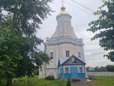 Конфлікт між вірянами ПЦУ та УПЦ у селі Старосільці на Житомирщині: священнослужіння біля закритого храму Конфлікт між вірянами ПЦУ та УПЦ у селі Старосільці на Житомирщині: священнослужіння біля закритого храму