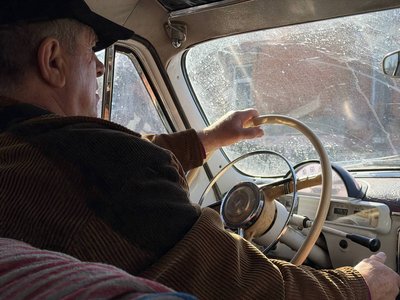 Від весіль до евакуації: історія "Волги" з Глухова Від весіль до евакуації: історія "Волги" з Глухова