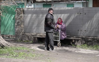 "Страшно... Трусяться і ноги, і руки, і все на світі". Репортаж з прифронтового Чаплиного на Дніпропетровщині "Страшно... Трусяться і ноги, і руки, і все на світі". Репортаж з прифронтового Чаплиного на Дніпропетровщині