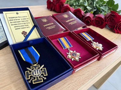 У Самару рідних загиблих військових вручили державні нагороди У Самару рідних загиблих військових вручили державні нагороди