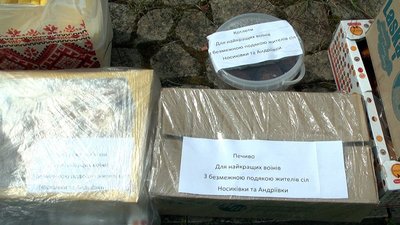 На Вінниччині мешканці двох сіл передали гостинці оборонцям у шпиталі На Вінниччині мешканці двох сіл передали гостинці оборонцям у шпиталі