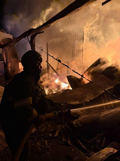 Наслідки обстрілів Київщини: пошкоджений фастівський вокзал, є поранені Наслідки обстрілів Київщини: пошкоджений фастівський вокзал, є поранені