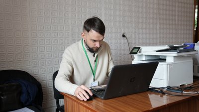 “Не всі можуть з’їздити в Суми”: мобільний сервісний центр МВС працював у В. Чернеччині “Не всі можуть з’їздити в Суми”: мобільний сервісний центр МВС працював у В. Чернеччині