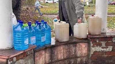 Третю добу без води: чому Павлоград опинився без централізованого водопостачання та як жителі виходять із ситуації Третю добу без води: чому Павлоград опинився без централізованого водопостачання та як жителі виходять із ситуації
