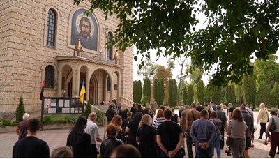 "Він дуже мало прожив": у Черкасах попрощалися із загиблим захисником Олегом Богославцем