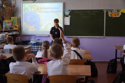 "Допомогти підтримати дитину, бути їй прикладом". Як у навчальних закладах Дніпра працюють офіцери освітньої безпеки "Допомогти підтримати дитину, бути їй прикладом". Як у навчальних закладах Дніпра працюють офіцери освітньої безпеки