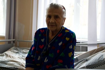 Двічі втратила дім через війну: до Дніпра евакуювали 86-річну Галину з Донеччини Двічі втратила дім через війну: до Дніпра евакуювали 86-річну Галину з Донеччини