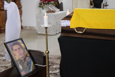 На Закарпатті попрощалися з полеглим захисником Валерієм Костецьким На Закарпатті попрощалися з полеглим захисником Валерієм Костецьким