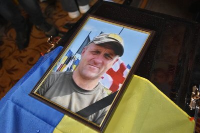 У Луцьку попрощалися з трьома загиблими на війні захисниками У Луцьку попрощалися з трьома загиблими на війні захисниками
