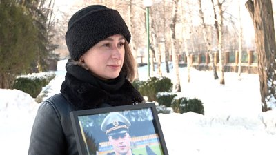 "Тяжко втрачати таких людей": у Черкасах в останню путь провели двох військових "Тяжко втрачати таких людей": у Черкасах в останню путь провели двох військових