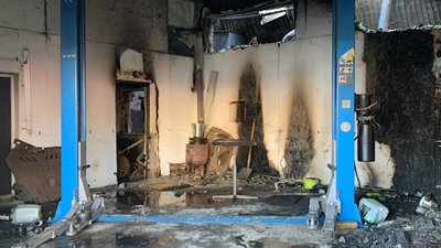 "Вікна повилітали, але всі живі": кияни розповіли про наслідки атаки "шахедів" "Вікна повилітали, але всі живі": кияни розповіли про наслідки атаки "шахедів"