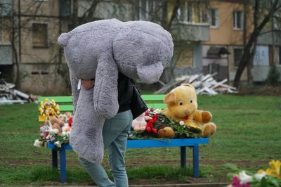 Ракетний удар по Кривому Рогу 4 квітня: що нині відбувається на місці атаки. Фоторепортаж