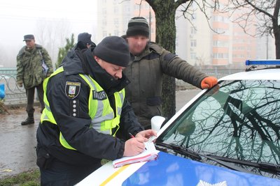 Ялинки без документів: у Києві вилучили незаконні хвойні на понад 60 тисяч грн Ялинки без документів: у Києві вилучили незаконні хвойні на понад 60 тисяч грн
