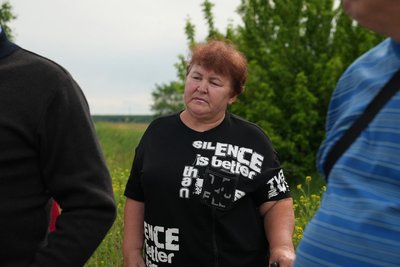 "Машини ламаються, автобус скоро, мабуть, перестане їздити". Жителі Токарів просять відремонтувати дорогу до Сум "Машини ламаються, автобус скоро, мабуть, перестане їздити". Жителі Токарів просять відремонтувати дорогу до Сум