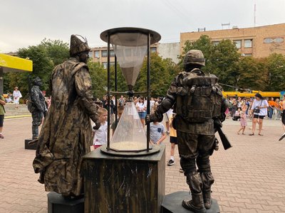 "Крізь віки": у Черкасах відбувся патріотичний перфоманс "Крізь віки": у Черкасах відбувся патріотичний перфоманс