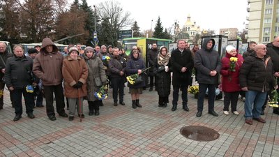 "Віддав своє життя за побратимів": у Рівному попрощались з військовим Русланом Тиквою "Віддав своє життя за побратимів": у Рівному попрощались з військовим Русланом Тиквою