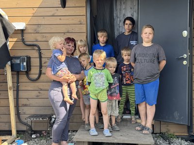 «Будинки в постійне користування»: як облаштувалася багатодітна родина переселенців на Сумщині «Будинки в постійне користування»: як облаштувалася багатодітна родина переселенців на Сумщині