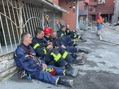 Ракетний удар по Дніпру 28 червня. Що відбувається зараз на місці подій — фоторепортаж Ракетний удар по Дніпру 28 червня. Що відбувається зараз на місці подій — фоторепортаж