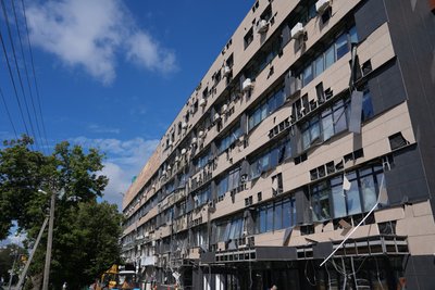 Будівля, яка була пошкоджена внаслідок влучання російського дрона у Шевченківському районі Харкова, 12 липня 2026 року Будівля, яка була пошкоджена внаслідок влучання російського дрона у Шевченківському районі Харкова, 12 липня 2026 року