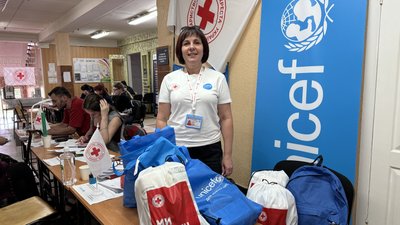Волонтерка товариства Червоного Хреста України Алла Єлісєєва Харківська область Волонтерка товариства Червоного Хреста України Алла Єлісєєва Харківська область