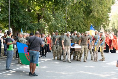 В Ужгороді попрощалися з полеглим захисником Владиславом Амітом В Ужгороді попрощалися з полеглим захисником Владиславом Амітом