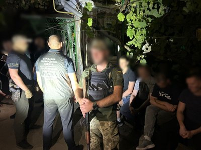 На Одещині викрили дві схеми переправлення чоловіків: до першої причетні блогери, до другої — місцеві жителі На Одещині викрили дві схеми переправлення чоловіків: до першої причетні блогери, до другої — місцеві жителі
